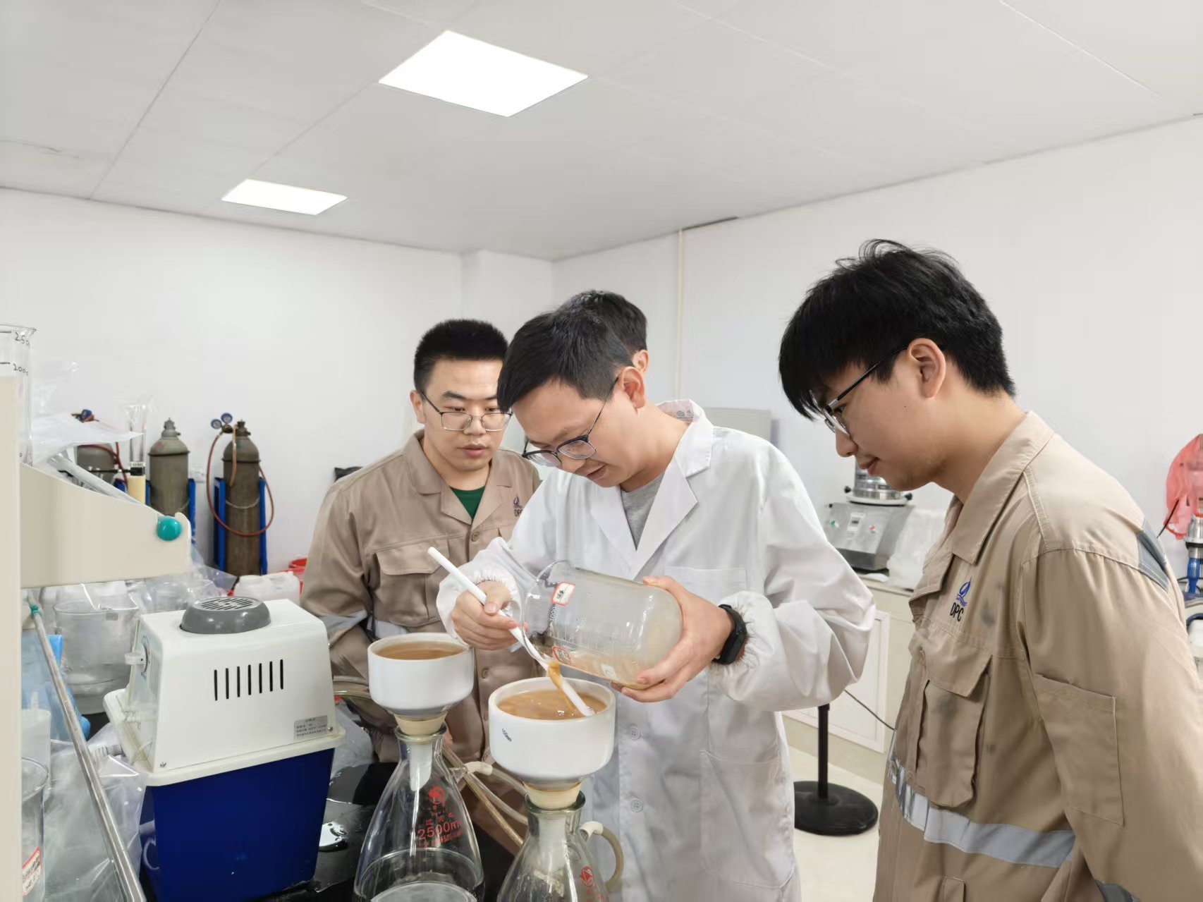 扎根锂业，攻坚路上让&ldquo;锂&rdquo;想花开｜超凡国际官网锂业研发部90后工程师徐苗