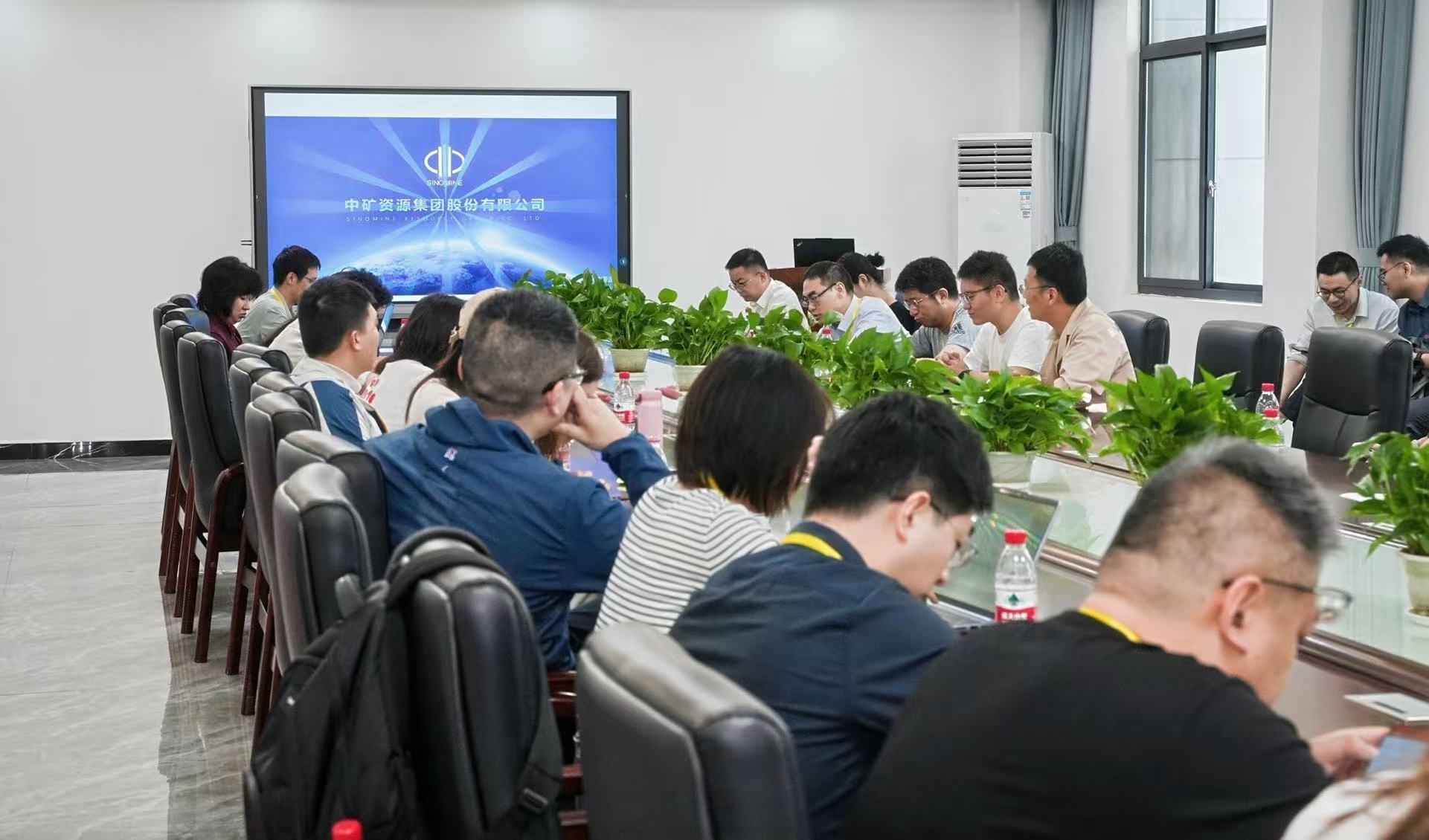 &ldquo;锂&rdquo;想同业 共筑将来 | 投资者代表团走进超凡国际官网资源（江西）锂业有限公司
